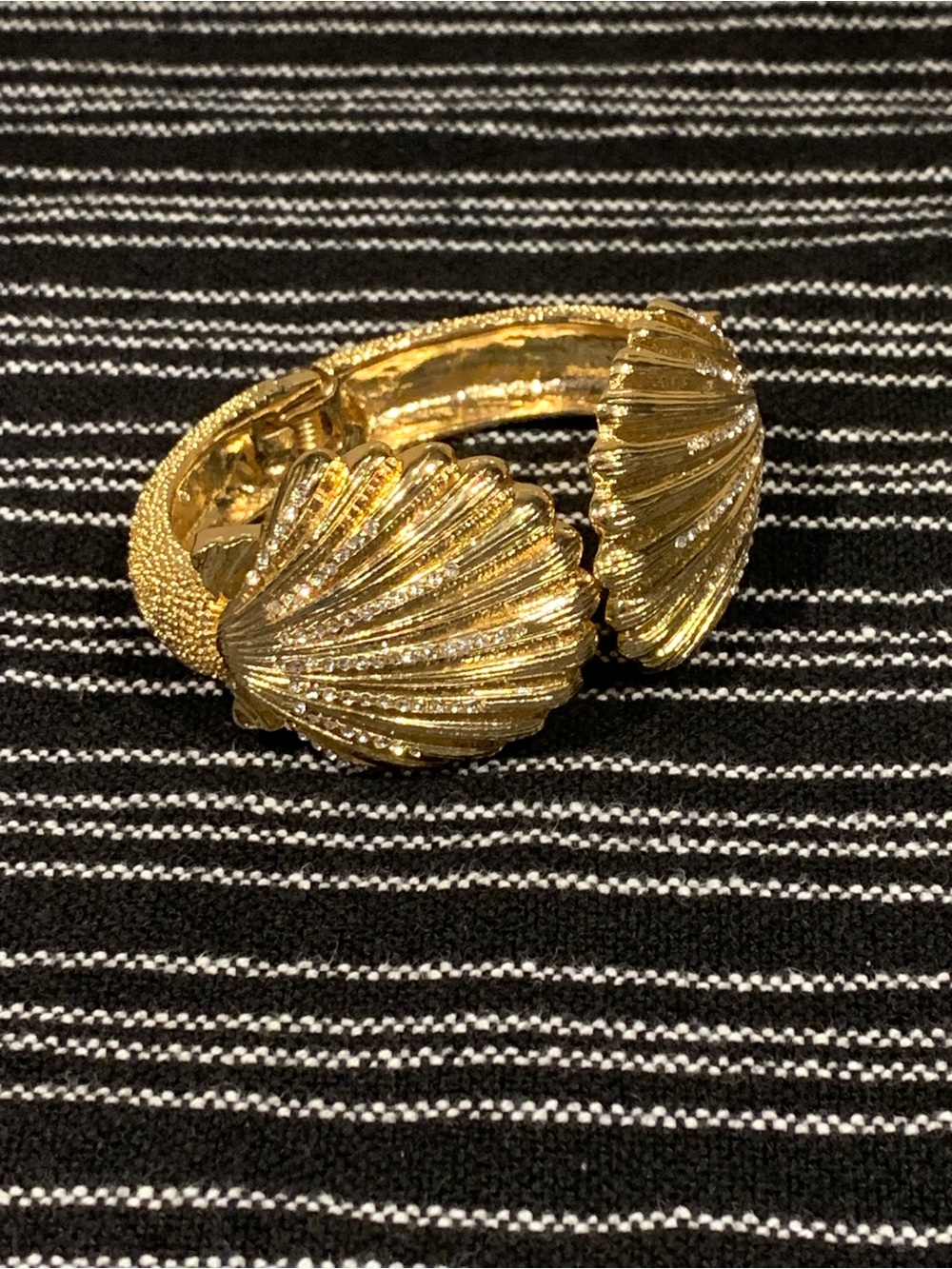 Lilly Pulitzer Gold Rhinestone Seashell Hinged Bangle Bracelet Coastal